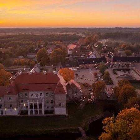 Palac Siemczyno Hotel Exterior photo