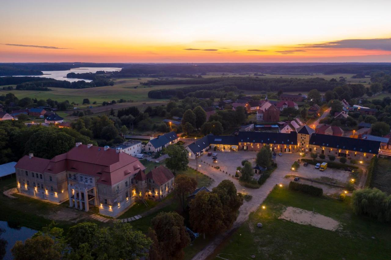 Palac Siemczyno Hotel Exterior photo